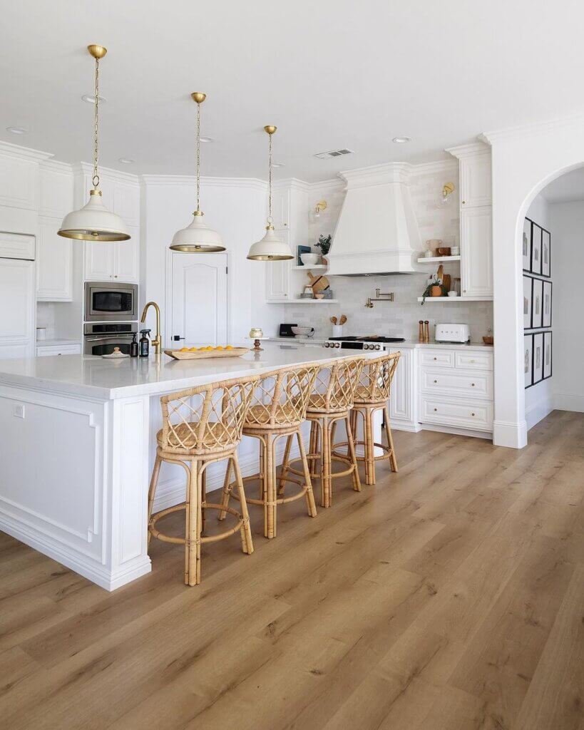 A classic-feeling, airy kitchen design